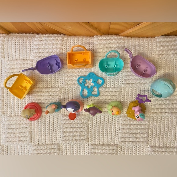 Littlest Pet Shop McDonald’s Happy Meal Toys - Picture 2 of 7